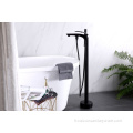 Taps de bain autoportants noirs